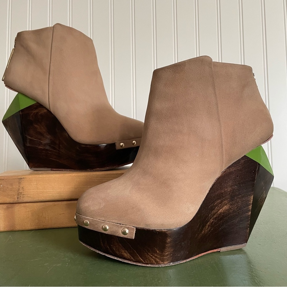 Finsk Avant Garde Architectural Wooden Wedges in Neutral Nubuck *Brazil* - Picture 13 of 16